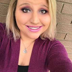 Meet your Posher, Caitlin